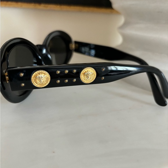 Gianni Versace Vintage 1990’s sunglasses RARE model 527/B - Picture 9 of 12